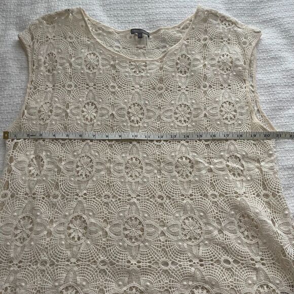 XL Vince Camuto Cream Lace Top - Picture 8 of 8